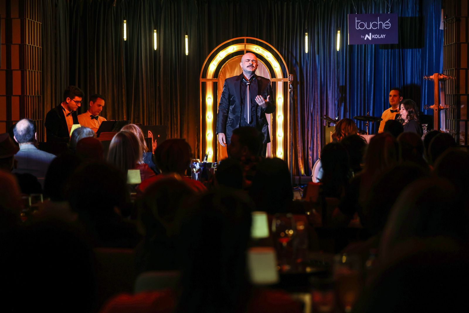 Bayanlar Baylar Dario Moreno: Bir Gazino Hikâyesi’nden Görkemli Prömiyer!