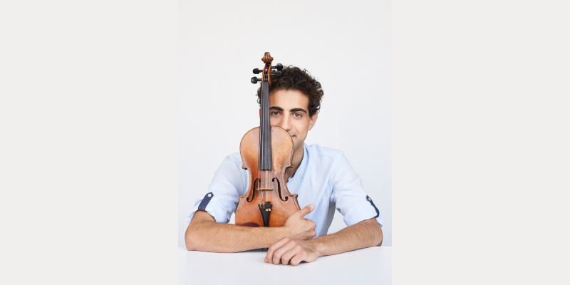 3 bin mum ışığında büyüleyici konser: Elvin Hoxha Ganiev, Sibelius ile AKM Sahnesinde