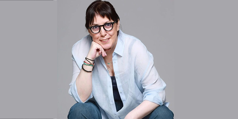 Tuba Ayşe Özgür’ün yeni kitabı “Kırık Yansımalar” Üzerine